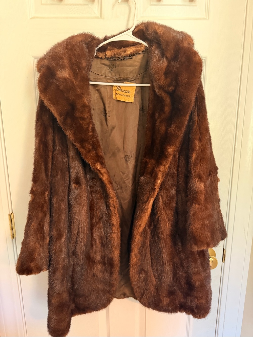 Vintage  Women's  Marcus Worcester Brown Fur Coat with Plush Collar